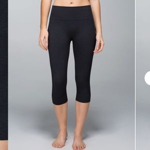 Lululemon Seamlessly Street Crop Leggings in Black